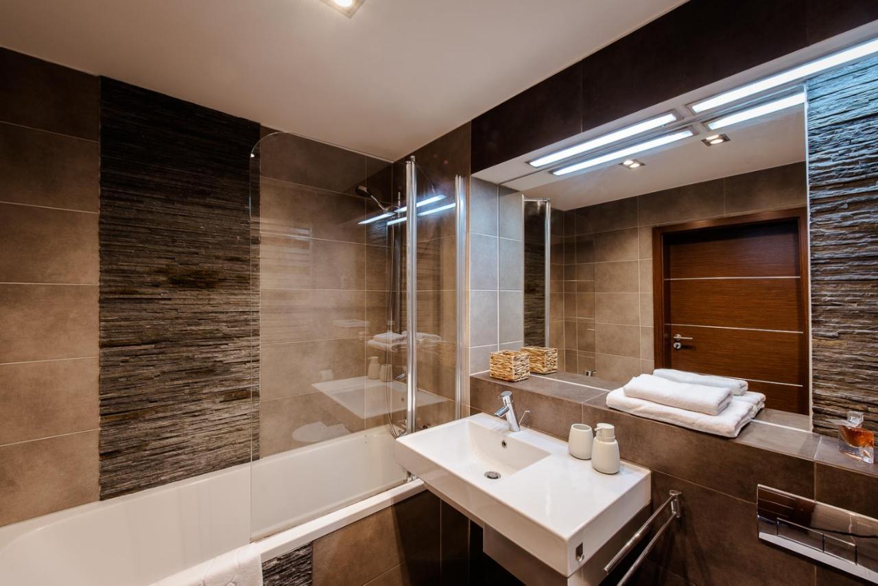 Spacious Apartment Close To Main Station / Galeria Krakowska Екстериор снимка
